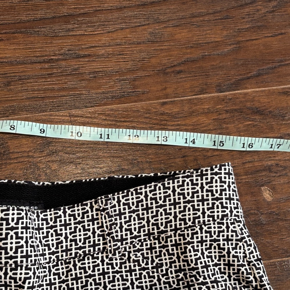 Counterparts Stretch Black and White Patterned Cropped Pants - Picture 5 of 11